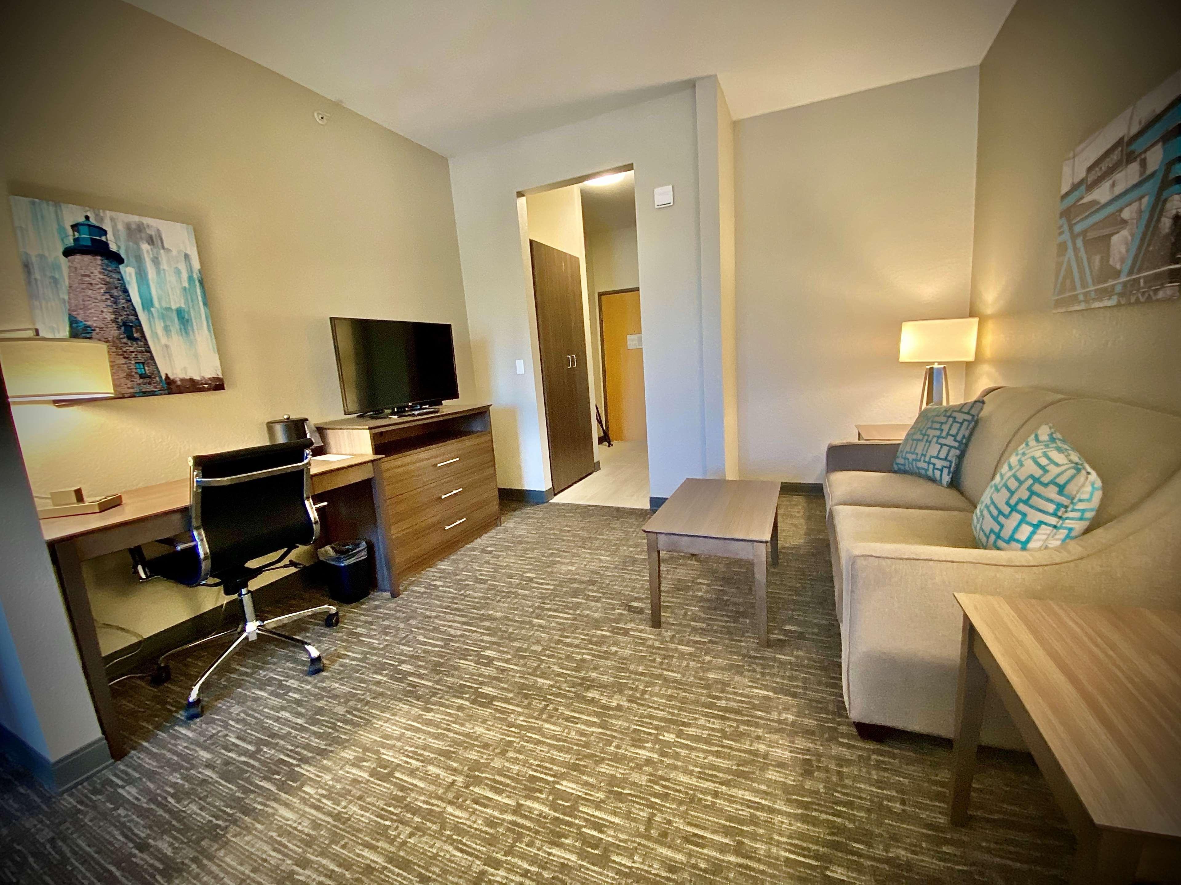 Western & Hotel 3*