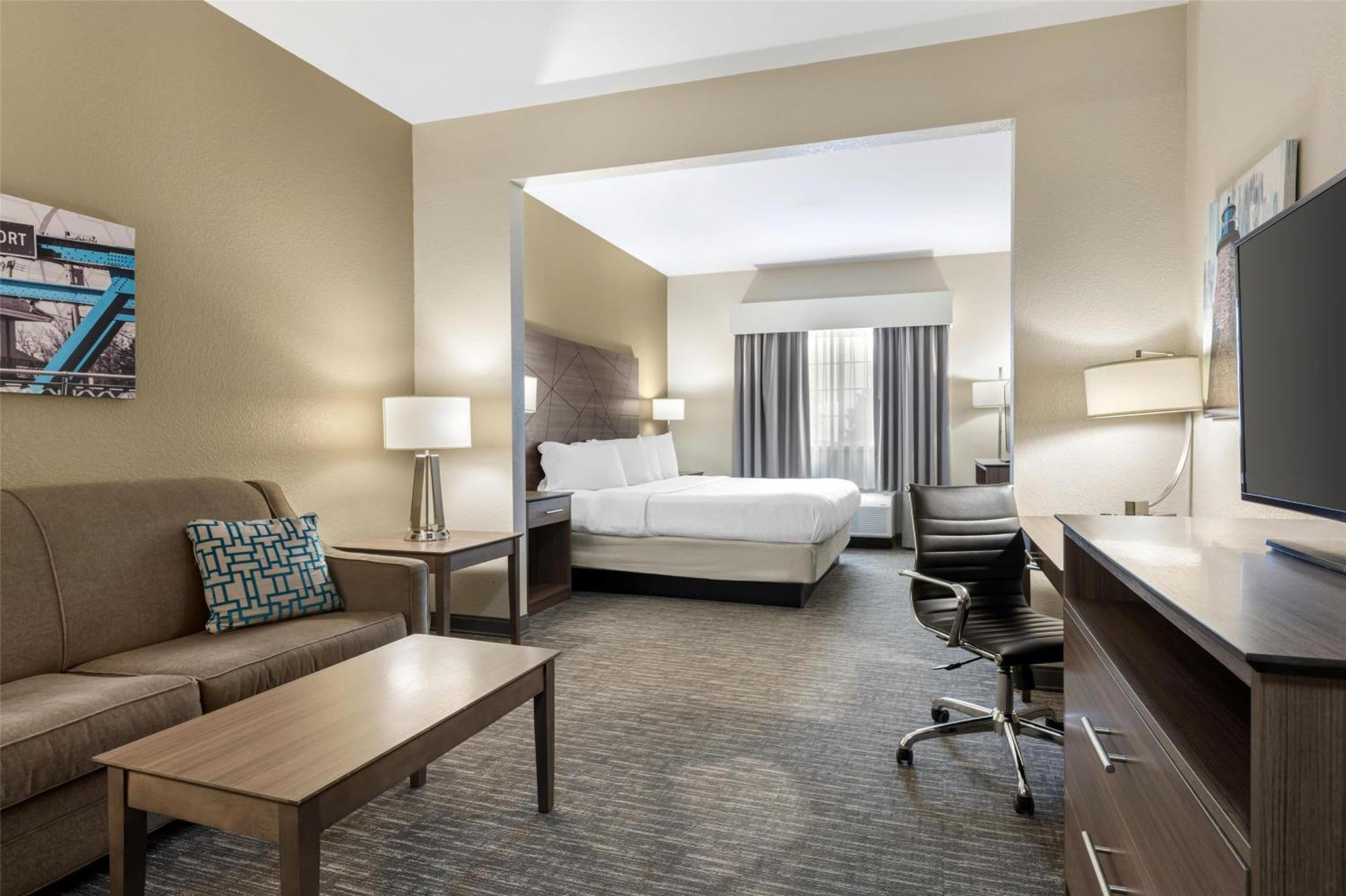 Western & Hotel 3*